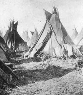 Indian village with many tipis.